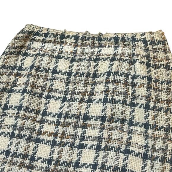 Vintage 1960s Gray and Cream Wool Blend houndstooth Tweed Skirt / Medium - - Picture 2 of 4